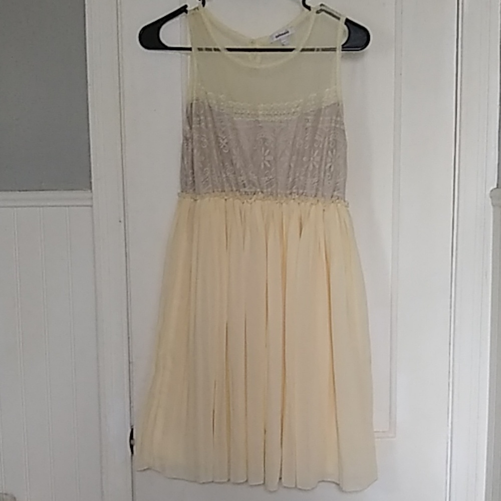 Beautiful, lace detail cream dress